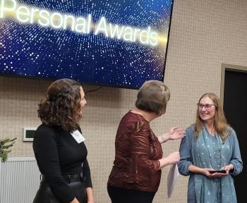 Karen Wallace receives 2022 NC Public Library Director of the Year Award